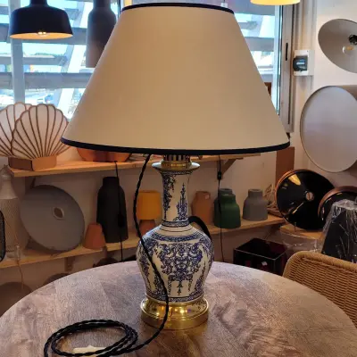 Ancienne lampe à poser à huile après restauration — XIX ème
