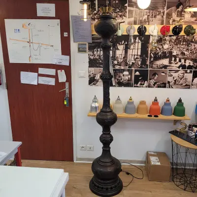 Lampadaire antique en bronze temple japonais avant restauration — 18 ème siècle