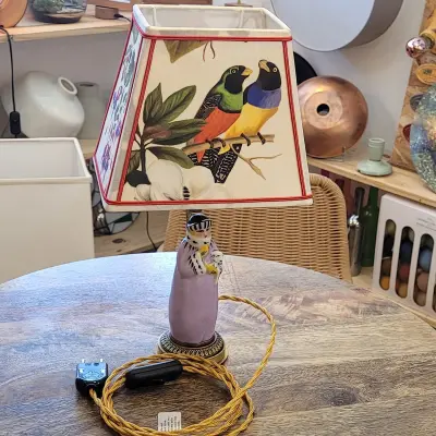 Petite lampe à poser porcelaine et laiton après restauration — 1930 environ