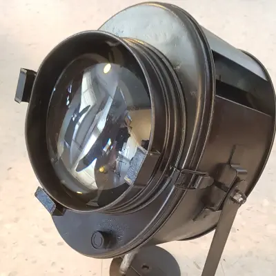 Projecteur Cinema/Théatre Cremer après restauration — 1950